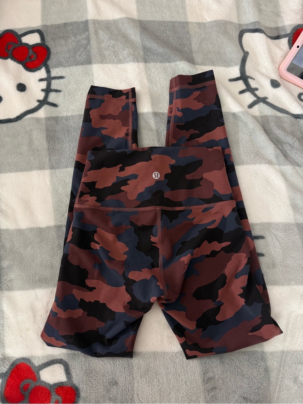 Lululemon camouflage wunder train leggings
Size 2 like new